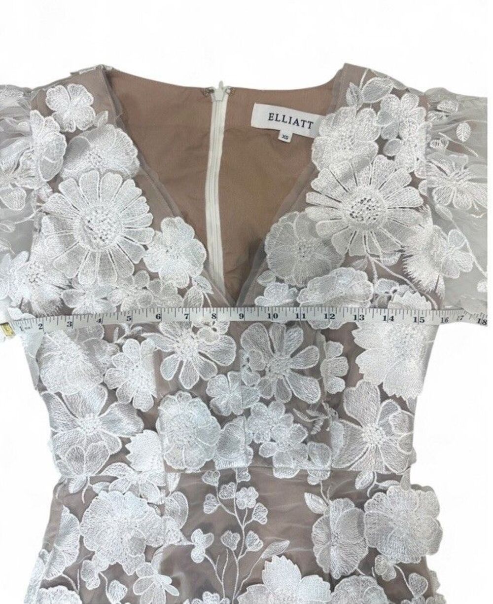 Elliatt Zayla Floral Applique Cocktail Mini Dress XS White Nude 3D Lace Romantic - Picture 9 of 12